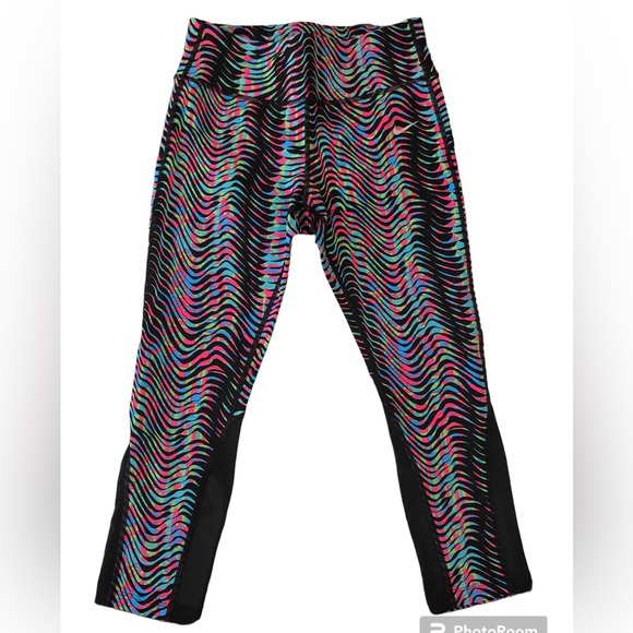 Nike Pants - Nike | Epic Lux Sidewinder Capri - Women’s Medium. NWOT